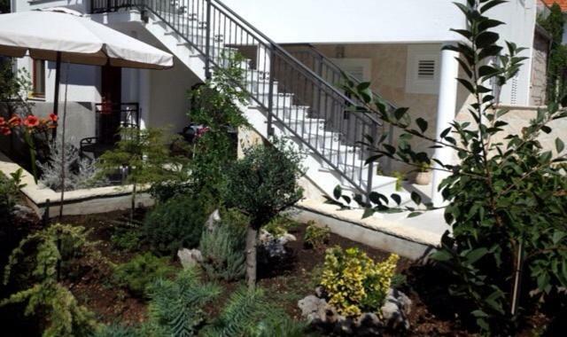 Charming Seaside Apartment Primosten Bagian luar foto