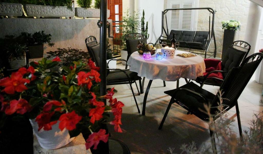 Charming Seaside Apartment Primosten Bagian luar foto