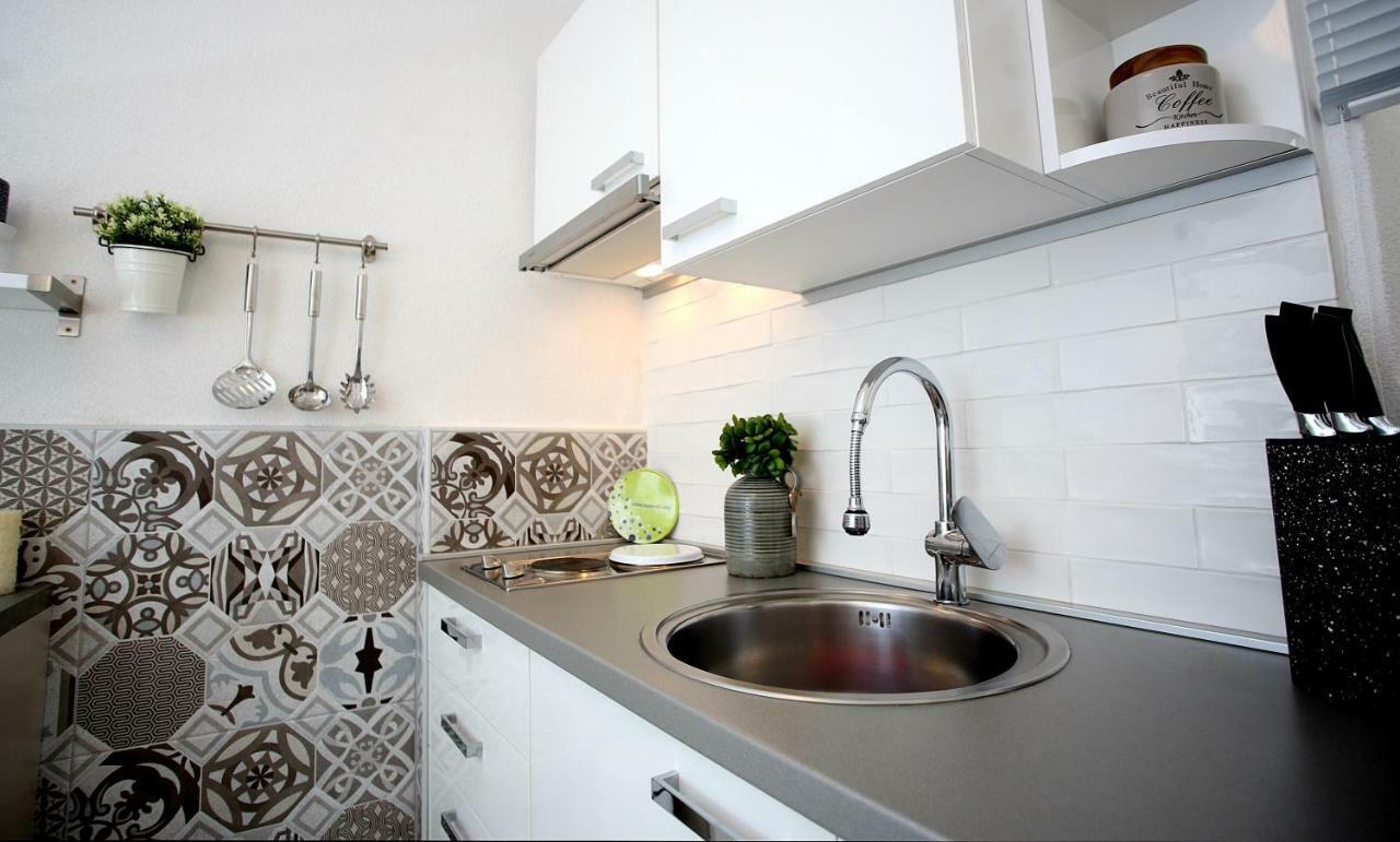 Charming Seaside Apartment Primosten Bagian luar foto