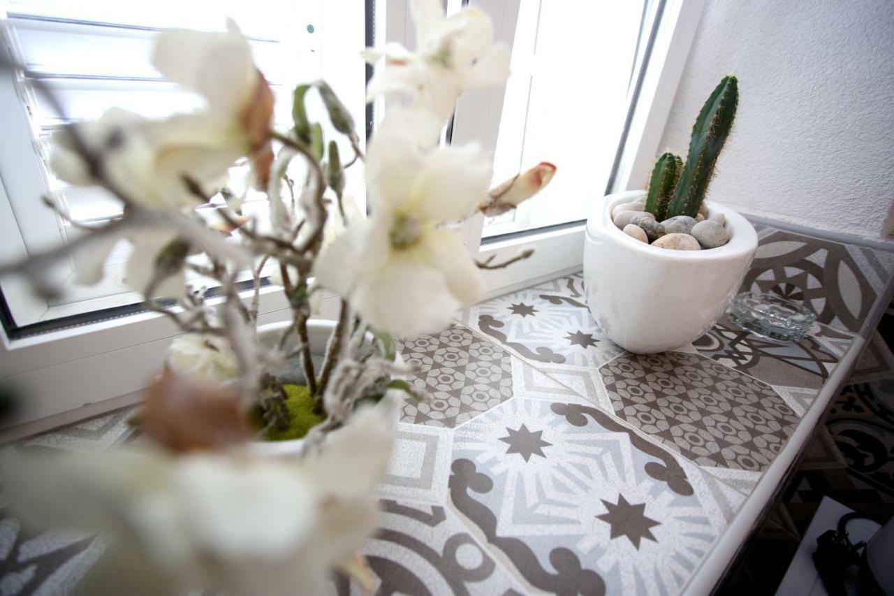 Charming Seaside Apartment Primosten Bagian luar foto
