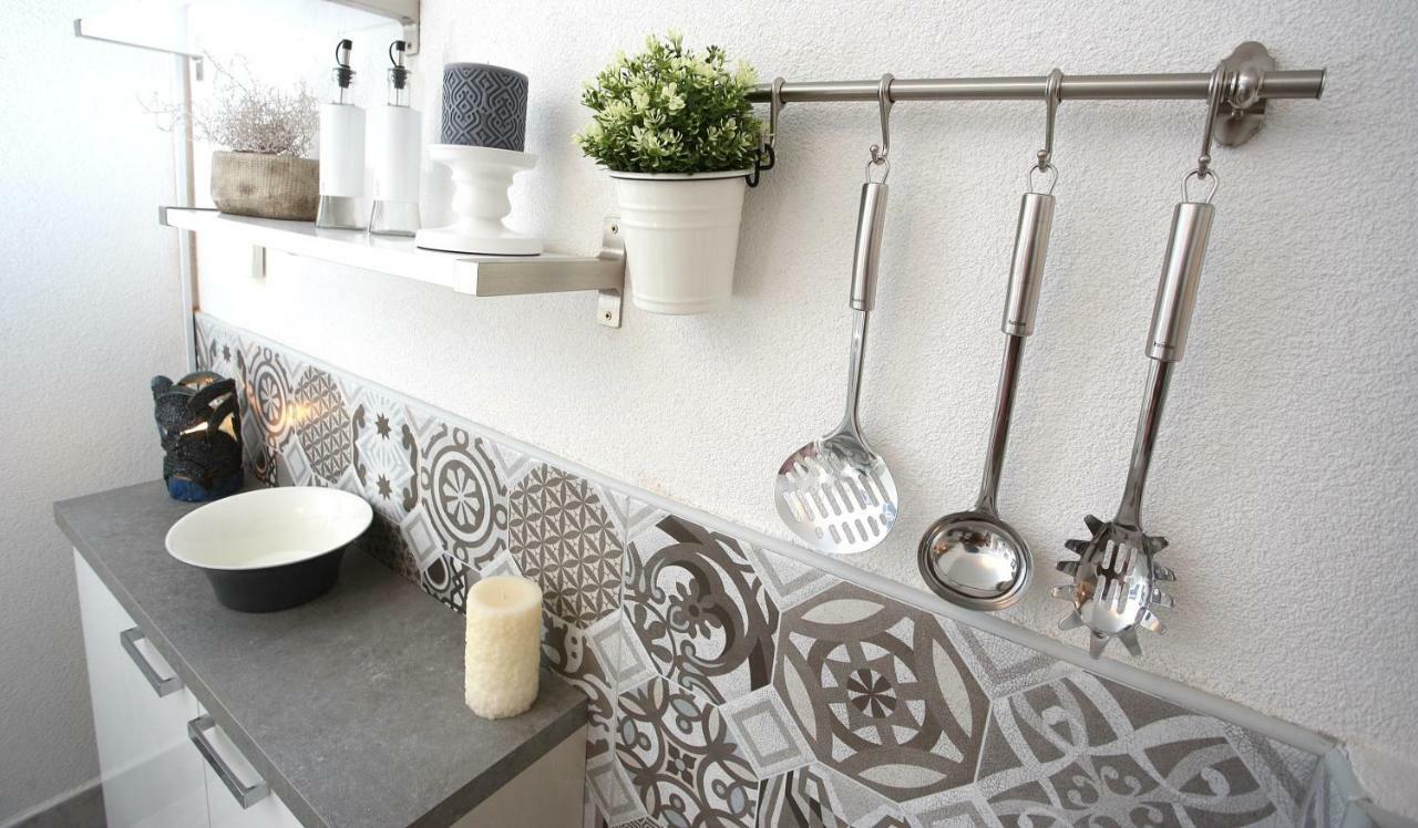 Charming Seaside Apartment Primosten Bagian luar foto