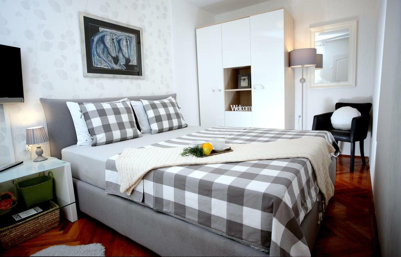 Charming Seaside Apartment Primosten Bagian luar foto